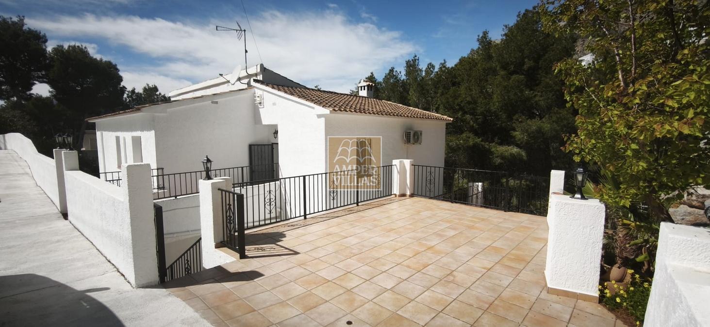 Villa in good condition in the Sierra de Altea.
